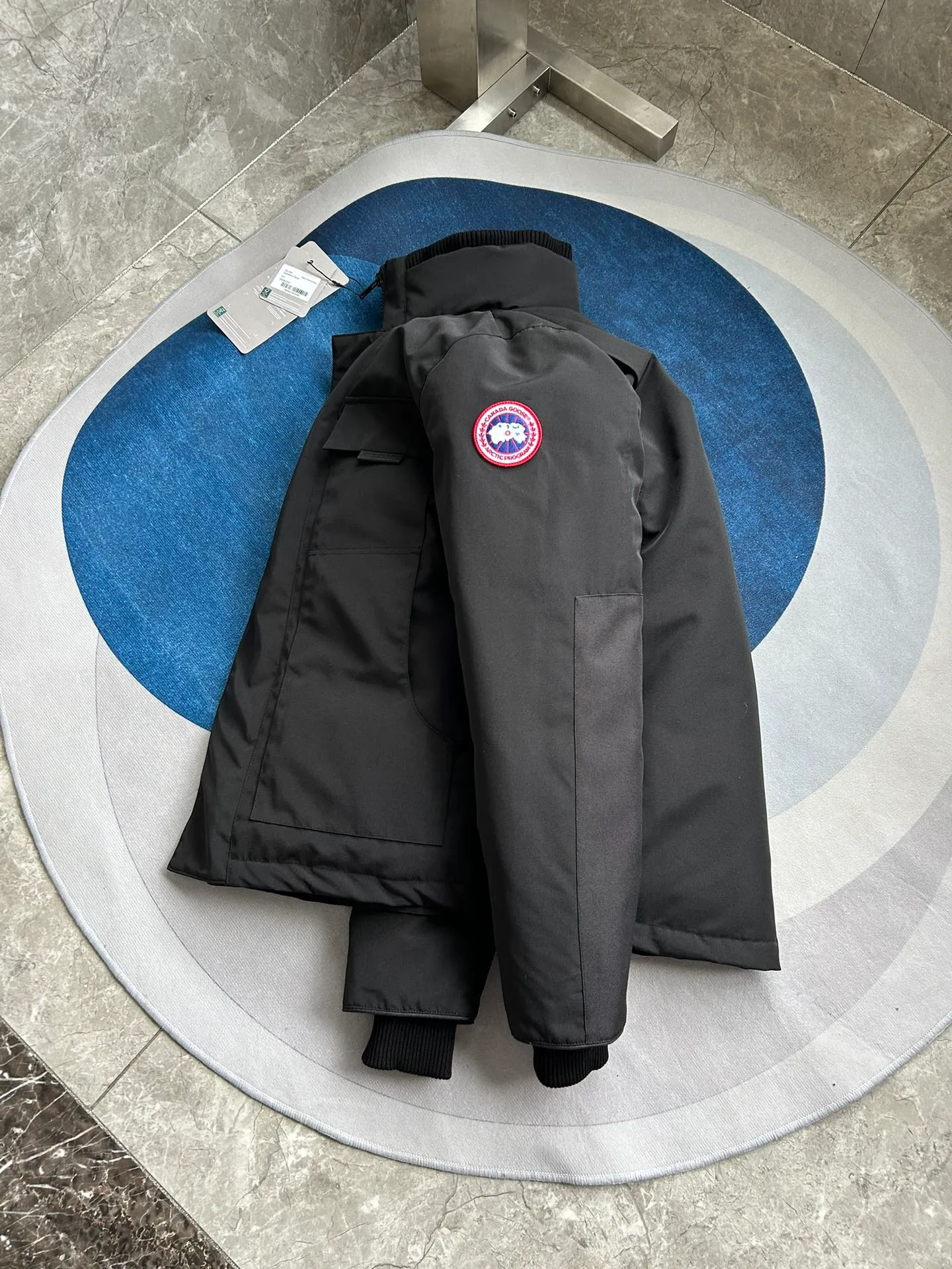 P840 E24 model 5816M Expedition men's model black. Sizes: XS S M L XL XXL.
